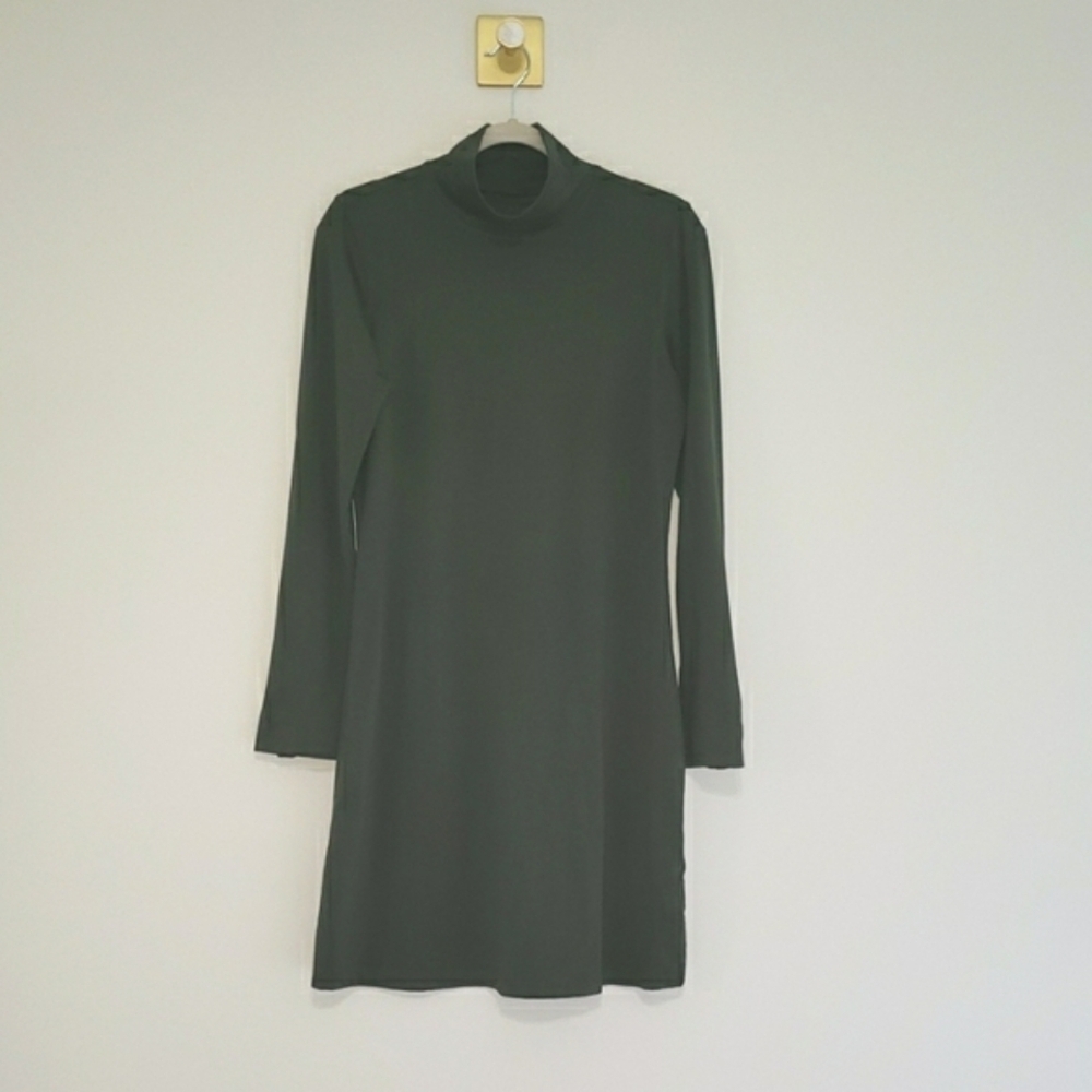 Title Nine Long Sleeve Mock Neck Dress Green Medium Stretch Travel Athleisure